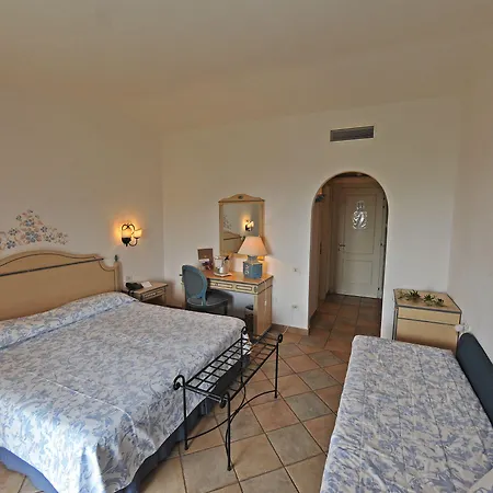 Grand In Готель